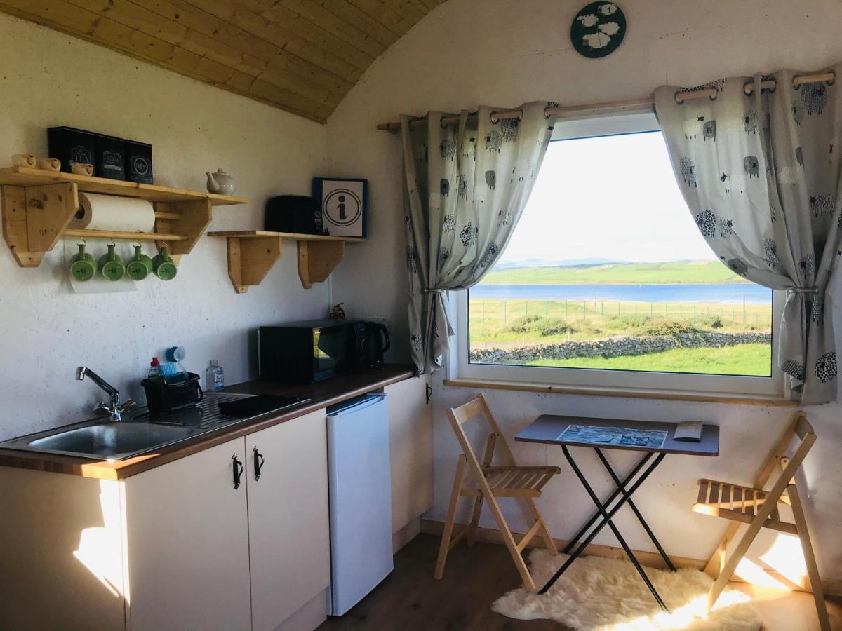 The Snuggly Sheep Shepherd Hut Farm Stay Ballyshannon Dış mekan fotoğraf