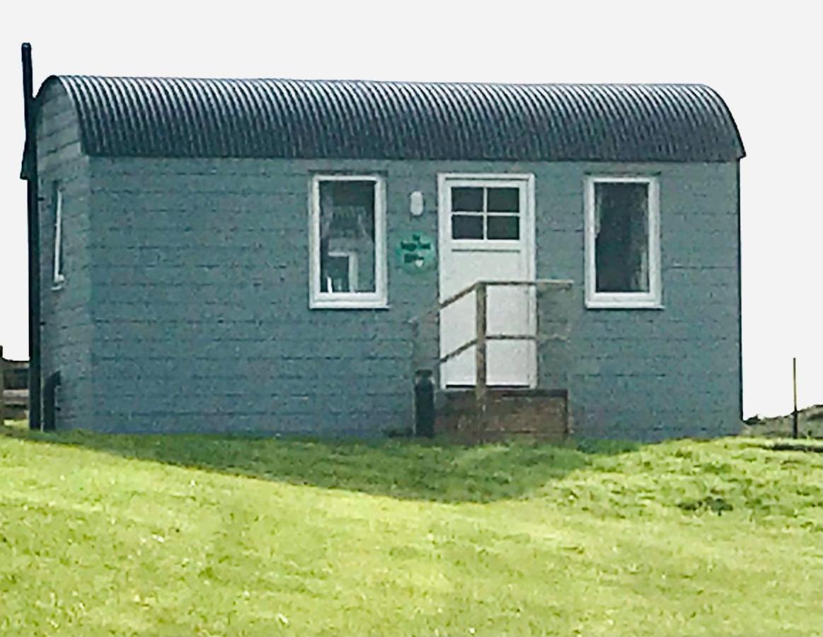 The Snuggly Sheep Shepherd Hut Farm Stay Ballyshannon Dış mekan fotoğraf
